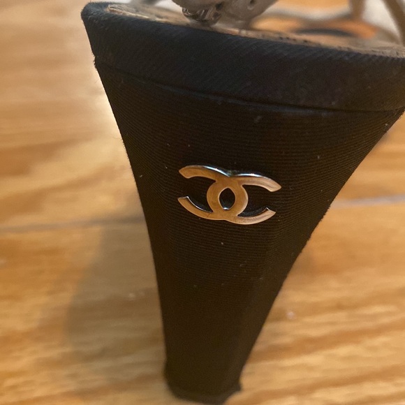 Chanel tan suede sandals - Picture 8 of 12